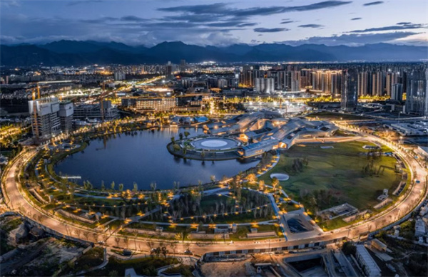 未来之瞳 (1).jpg